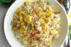 凤梨虾仁蛋炒饭的家常做法