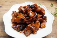 墨鱼干红烧肉的家常做法