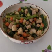 豌豆胡萝卜炒肉的做法