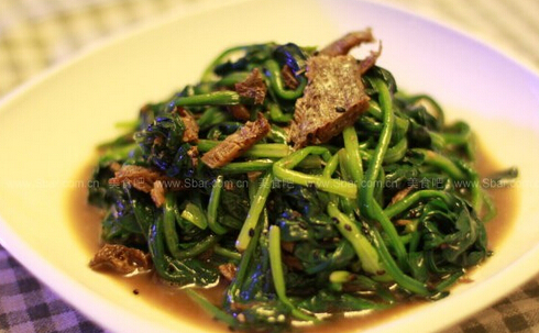 油醋汁黑芝麻鲮鱼拌菠菜的做法