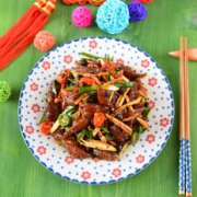 年夜饭系列之腊味——辣炒熏香腊肠的做法