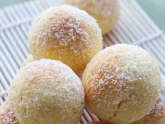蛋黄酸奶椰丝球的做法