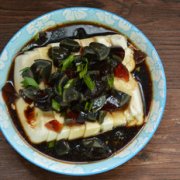 皮蛋拌豆腐的做法