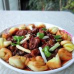 土鸡焖花卷的做法