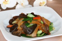 【青椒回锅肉】回锅肉的家常做法