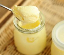 【奶油奶酪和芝士片一样吗】奶油奶酪和黄油的区别_奶油奶酪的保质期