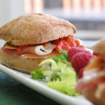 火腿茄子酱三明治