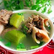 羊大骨清炖萝卜汤的做法