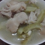 苦瓜猪脚汤的做法