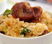 【香肠焖饭】香肠焖饭的做法_香肠炒饭的做法